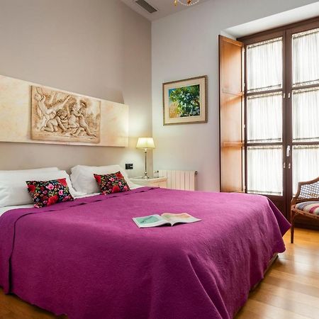Cathedral Apartment, First Floor เซบีญา ภายนอก รูปภาพ