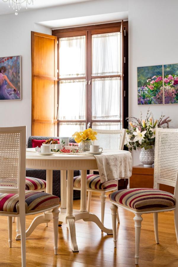 Cathedral Apartment, First Floor เซบีญา ภายนอก รูปภาพ