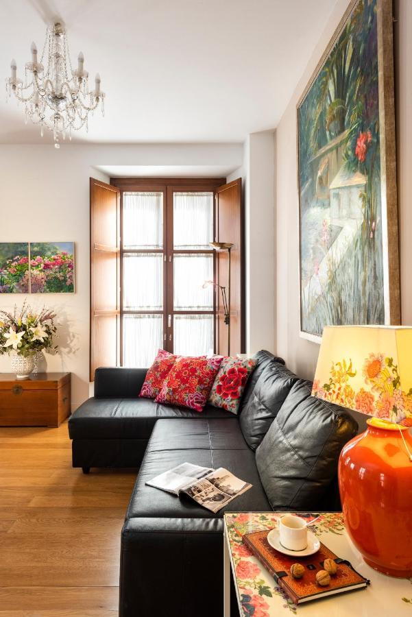 Cathedral Apartment, First Floor เซบีญา ภายนอก รูปภาพ